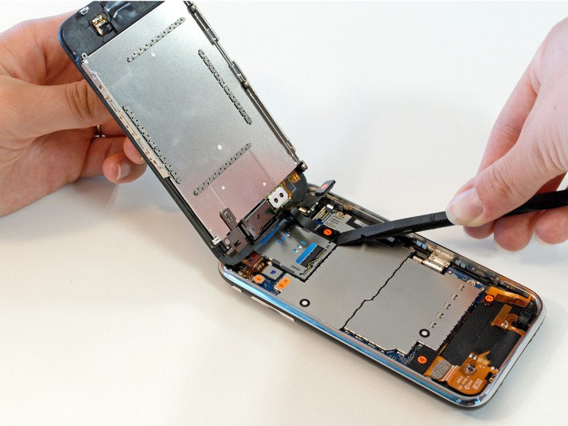 recuperare i dati da un cellulare rotto con il chip off